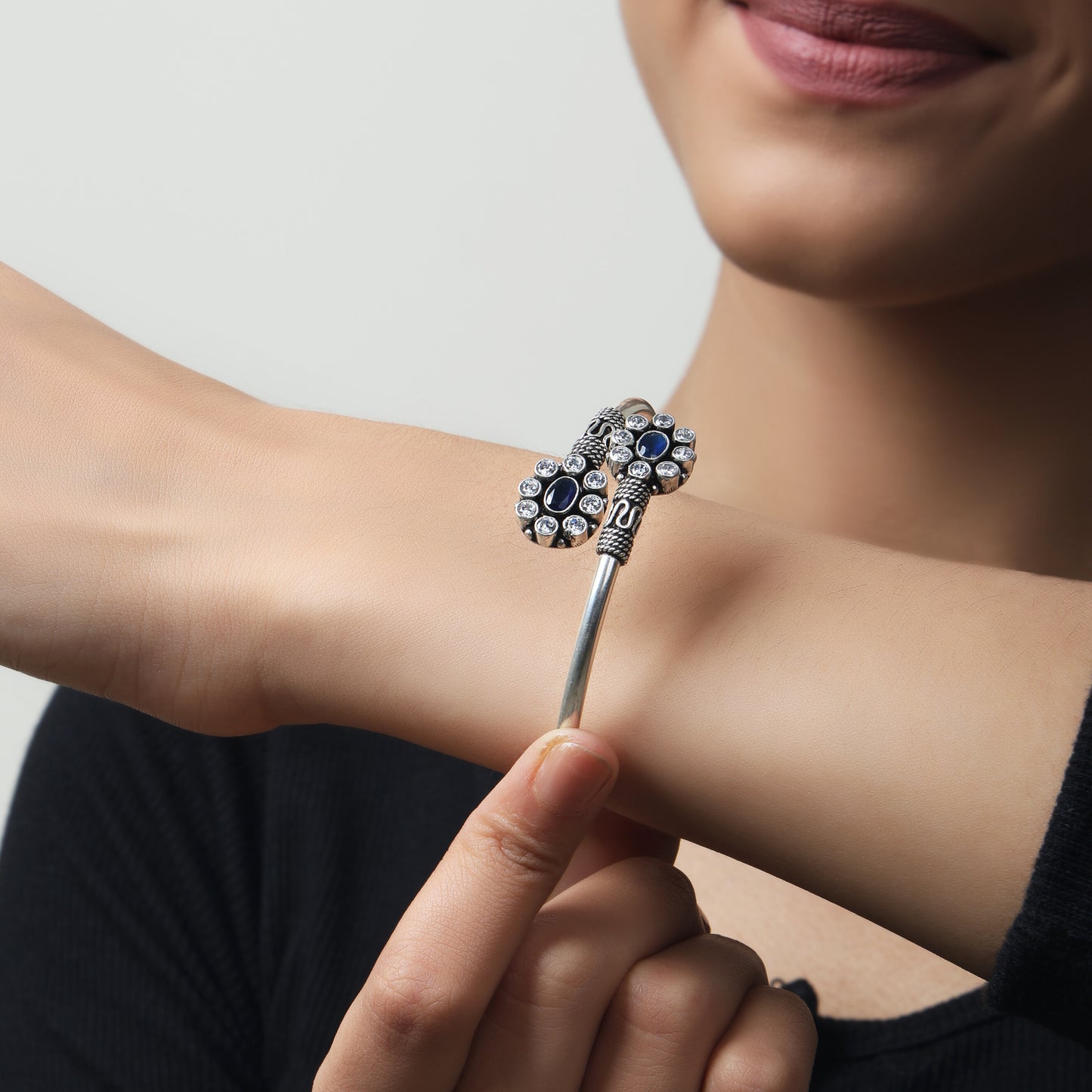 Minimalist and elegant bangle for her